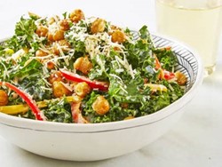 Caesar di Cavolo Nero con Ceci Croccanti